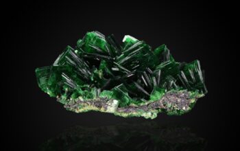 green and white crystal fragment